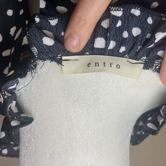 Entro women's M black/white mock ruffle neck relaxed fit blouse w/ keyhole EUC - Picture 7 of 8